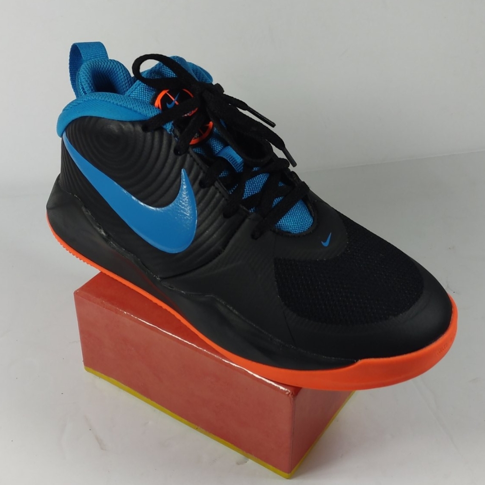 Nike Team Hustle Youth Basketball shoes